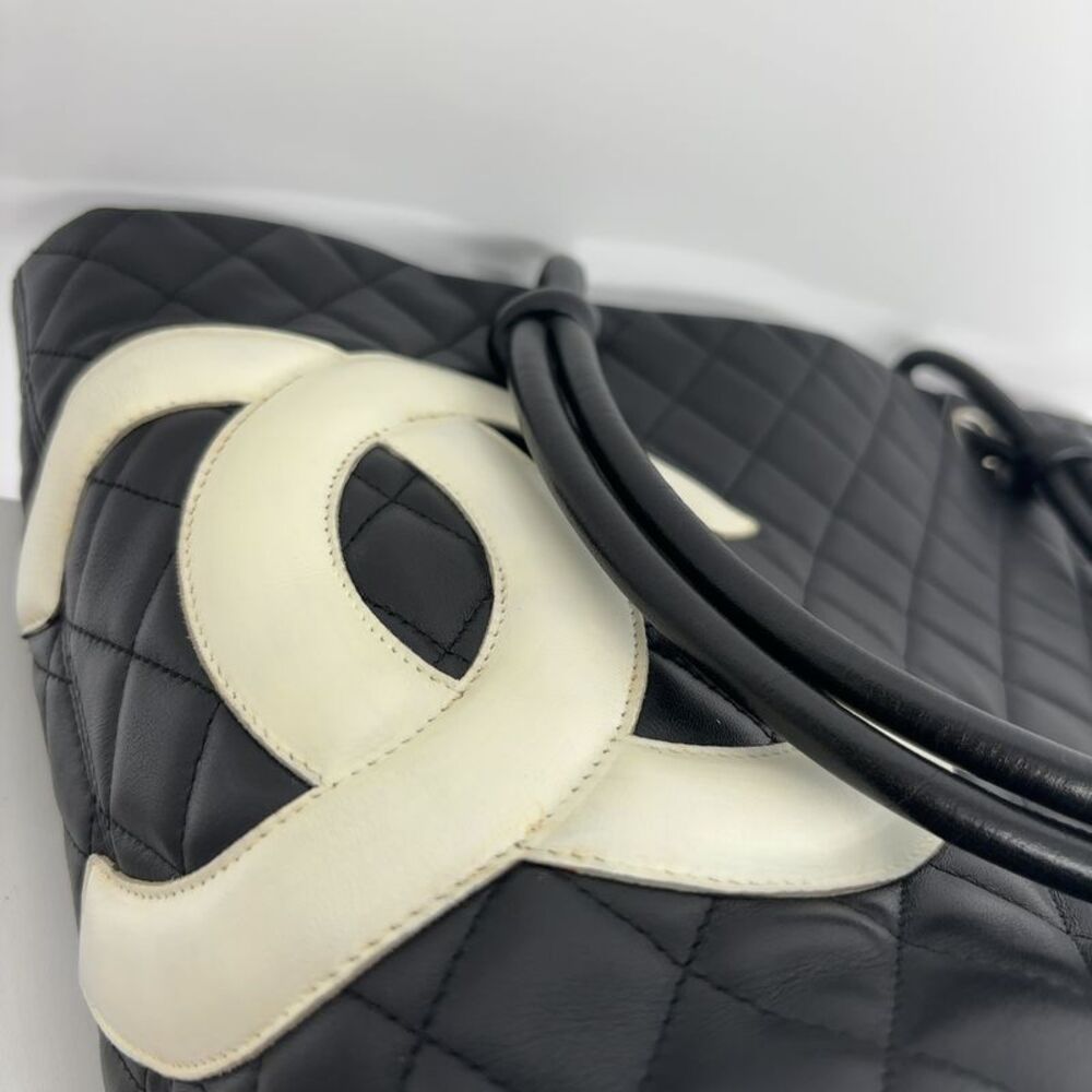 CHANEL Black Quilted Lambskin Bag - Picture 6 of 7